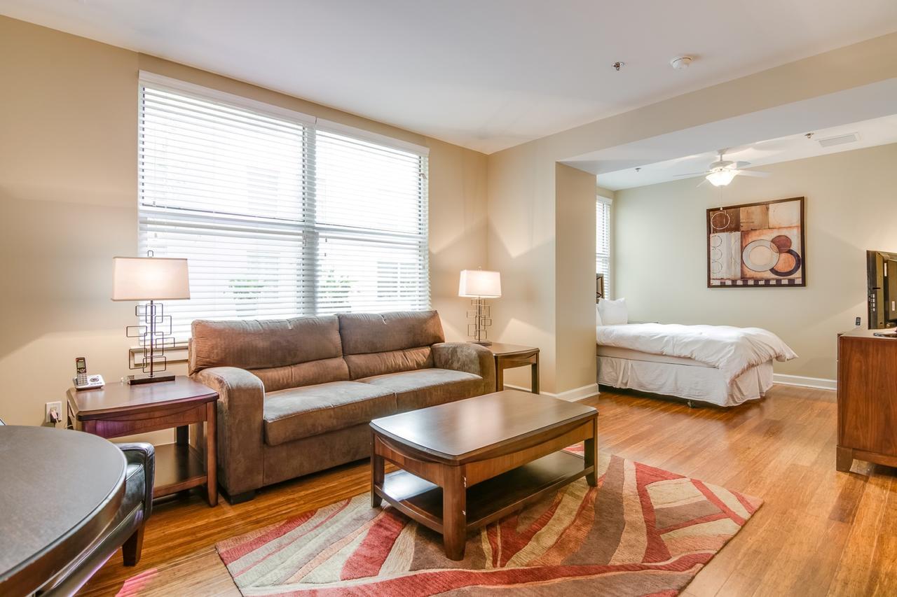 Bluebird Suites Near Autozone Park Memphis Room photo