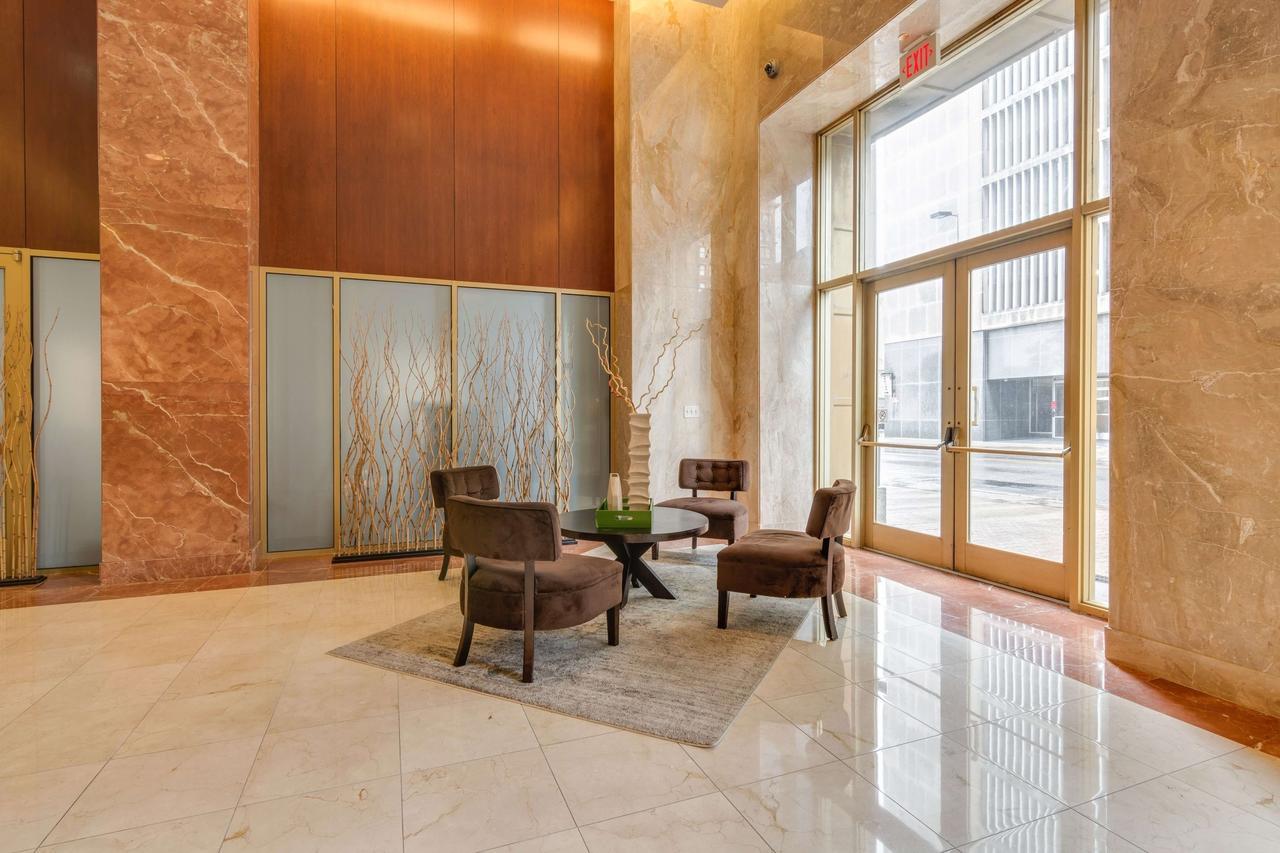 Bluebird Suites Near Autozone Park Memphis Exterior photo